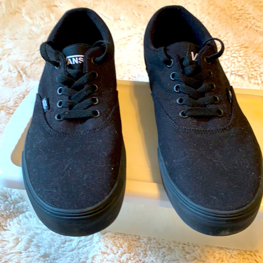 Van’s Off The Wall Men’s Black Low Top Sneaker